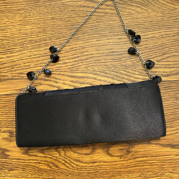 Elegant Black Clutch Bag with Heart Detail - Picture 2 of 6